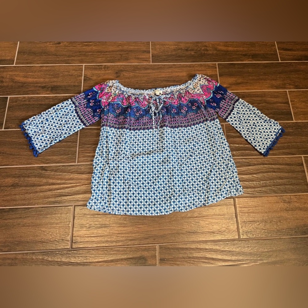 Umgee 3/4 Sleeves W/Pom Pom Detail Top Size Medium
